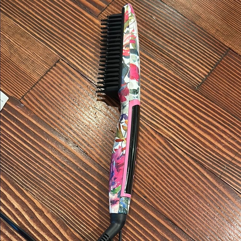 Calista Triangl Pro Heated Detailer Brush.